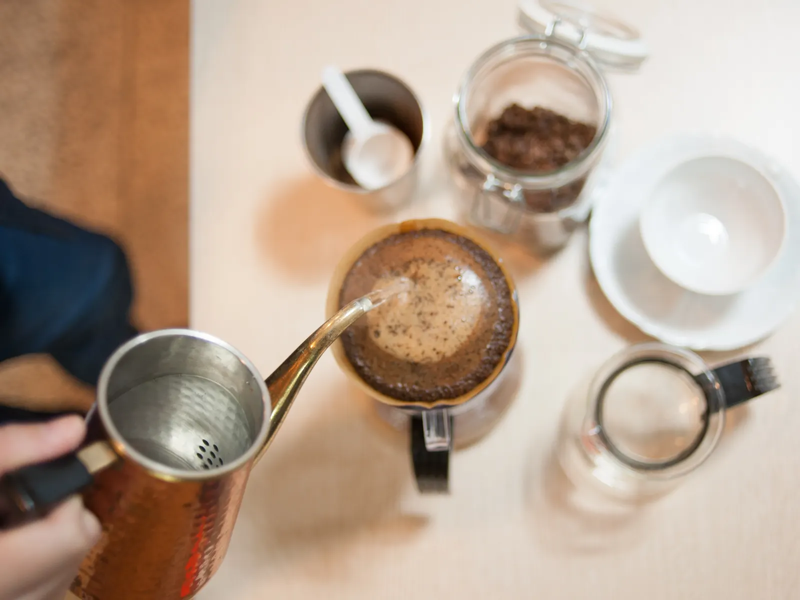 Cà phê Arabica được pha bằng phương pháp rót lọc
